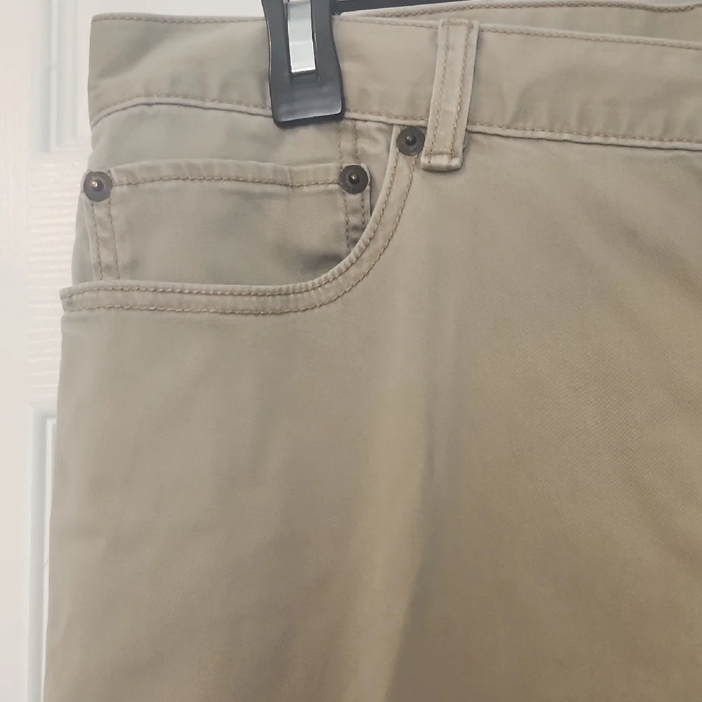 36 X 25  SHORT MAN'S Dockers Men's Khaki Chinos - Picture 3 of 10